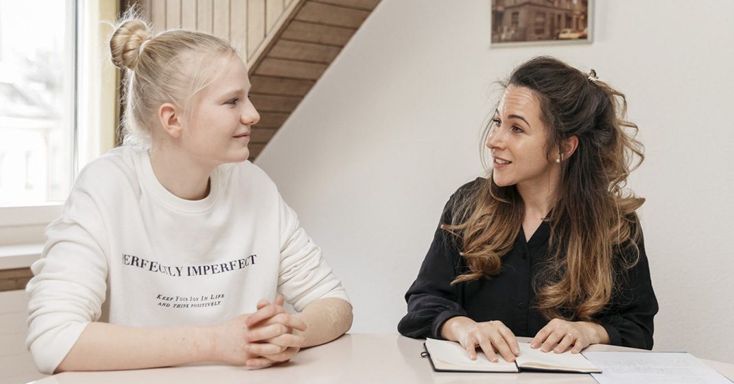 Bianca_travailPLUS_Heilsarmee_Beratungsgespräch