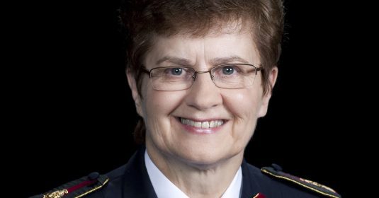 Profilbild der Generalin Linda Bond