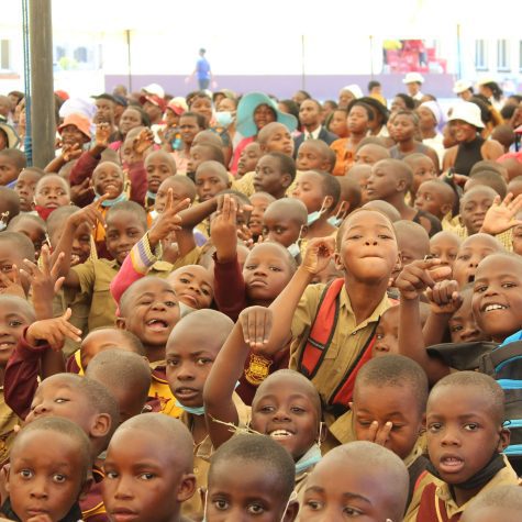 Kinder an der Sekuru Sande Schule in Simbabwe.