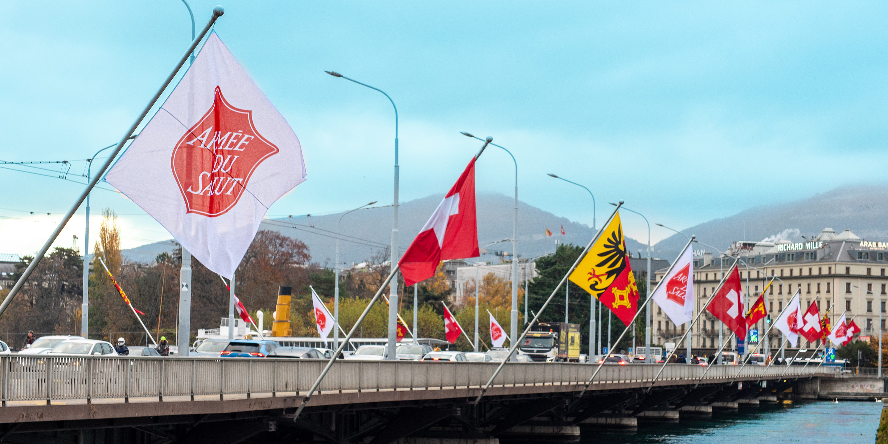 Brücke_Heilsarmee_Flagge